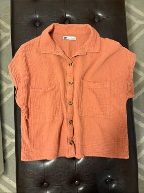 SO Coral-Salmon Gauze Button-Front Pocket Camp Shirt Top